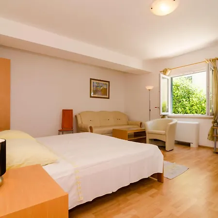 Plavac Mali-2 By Interhome Lejlighed *